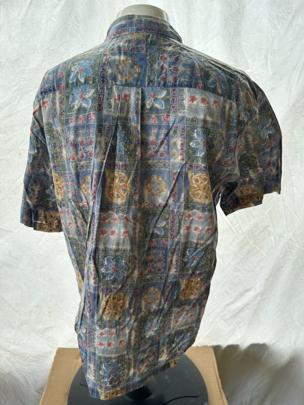 Tori Richard Men's Green Blue Red Floral Leaf Pattern Hawaiian Shirt Size Medium - Picture 3 of 3